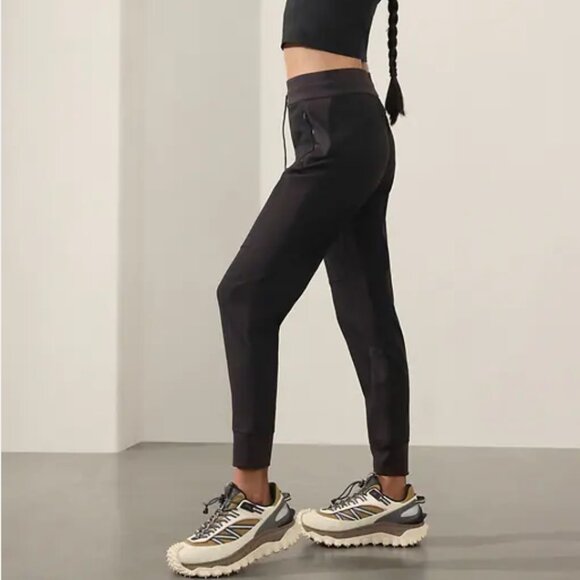Athleta Headlands Hybrid Trek Mid Rise Jogger Black 6 Reg - Picture 1 of 6
